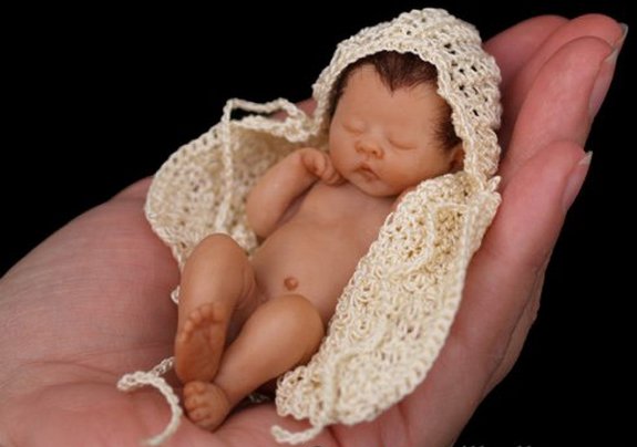camille allen babies sculptures 08 in Cute and Amazing Baby Sculptures by Camille Allen