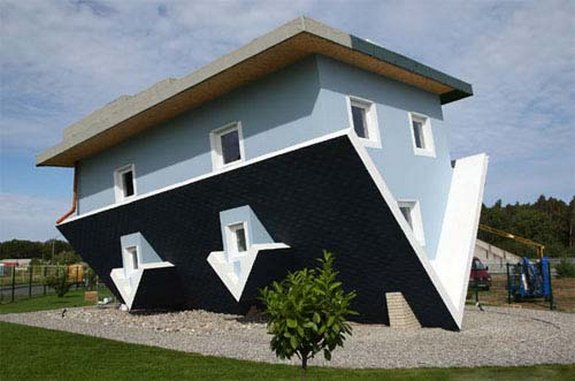 upside down house 02 in Amazing Upside Down House in Germany