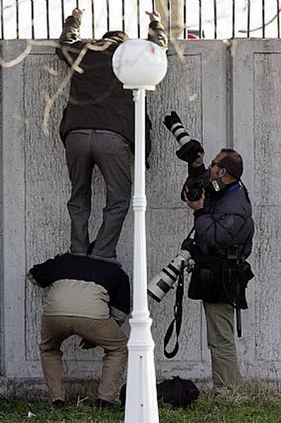 funny photographers 18 in 36 Photographers That Would Do Everything to Get That Photo Right