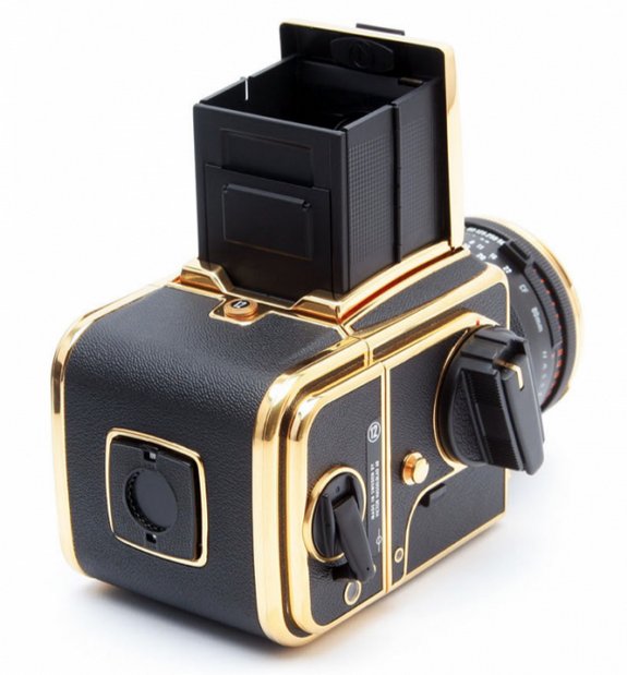 30 year gold camera 03 in Hasselblad 30 Year Gold Exclusive