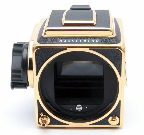 30 year gold camera 04 in Hasselblad 30 Year Gold Exclusive
