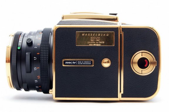 30 year gold camera 05 in Hasselblad 30 Year Gold Exclusive