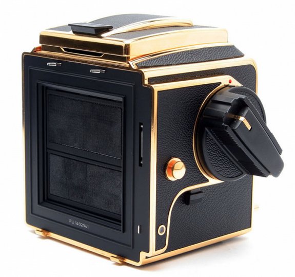 30 year gold camera 06 in Hasselblad 30 Year Gold Exclusive