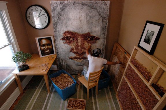 giant portraits 03 in Giant Portraits Made From Thousands of Repurposed Wine Corks