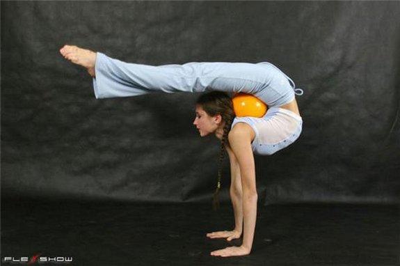 flexible girls 06 in Stunningly Flexible Girls