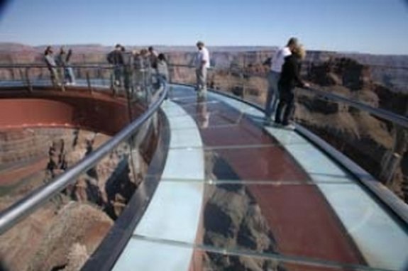 4,000 feet glass bridge above Colorado River