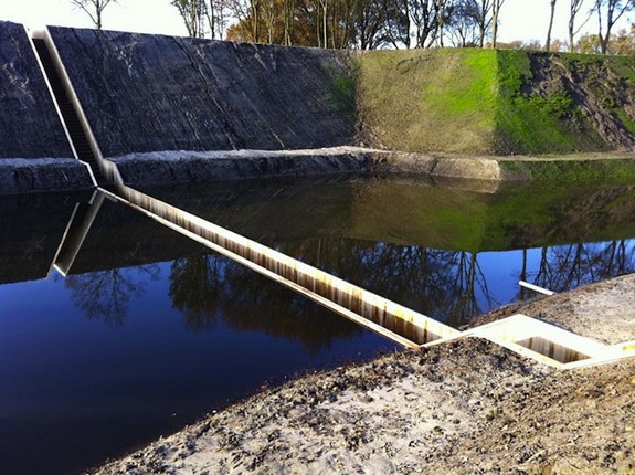 moses bridge astonishingly splits water 09 in Moses Bridge Astonishingly Splits Water
